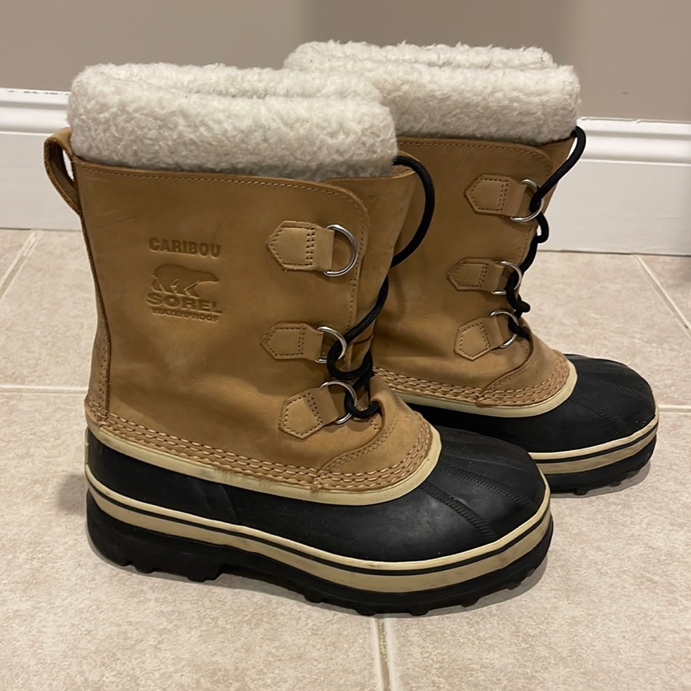 Sorel boys boots. Size 5